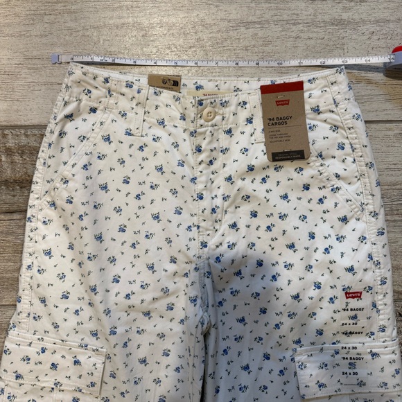 Levi’s Floral 94’ Baggy Cargo Pants - Picture 4 of 11